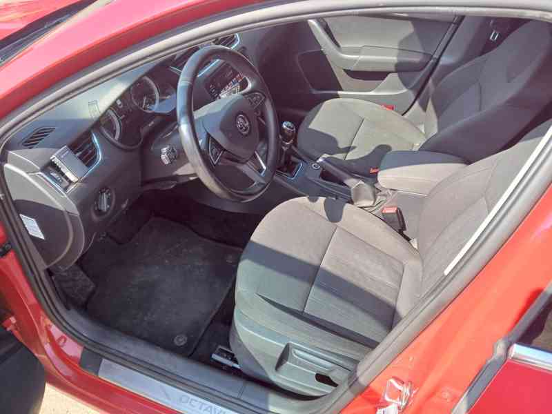 ŠKODA Octavia Combi Style 1,6 TDI 85 kW - foto 9