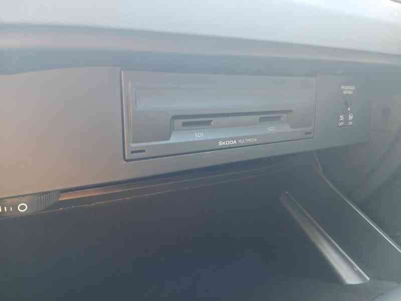 ŠKODA Octavia Combi Style 1,6 TDI 85 kW - foto 28