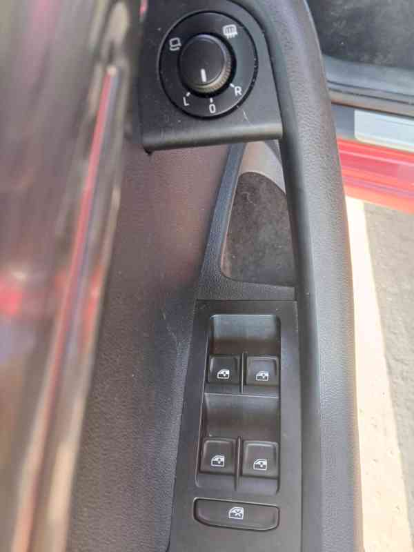 ŠKODA Octavia Combi Style 1,6 TDI 85 kW - foto 16