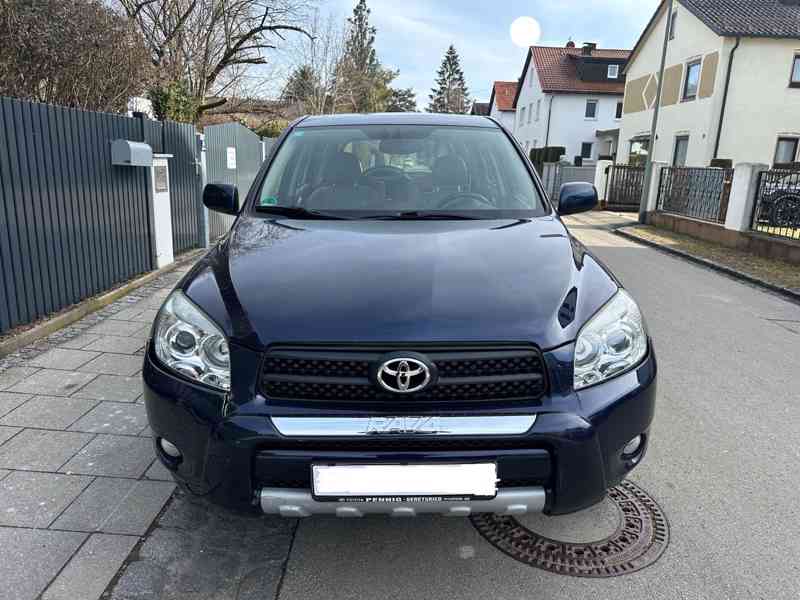 Toyota RAV 4 2.0i 4x4 Executive Aut. benzín 112kw - foto 8