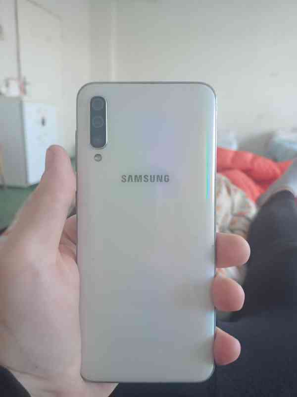 Samsung a50 ve stavu B cena 1000kč - foto 5