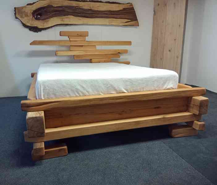 Luxusní postel z dubového masivu - foto 2