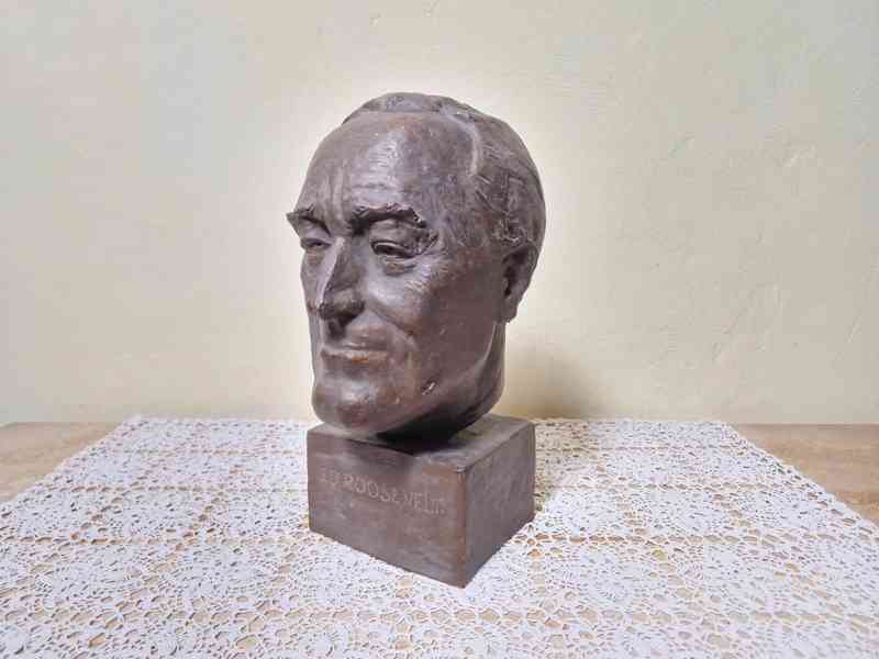 Busta Roosevelt - foto 3
