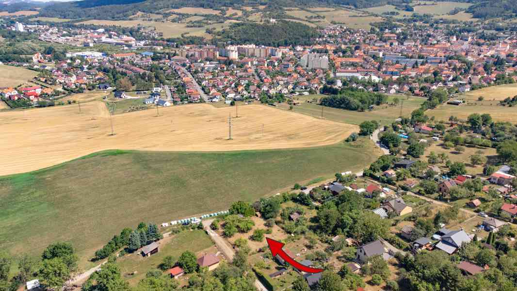 Rovinatý pozemek s možností výstavby v Sušici - foto 14