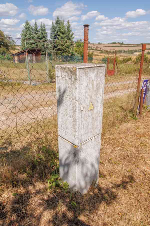 Rovinatý pozemek s možností výstavby v Sušici - foto 11