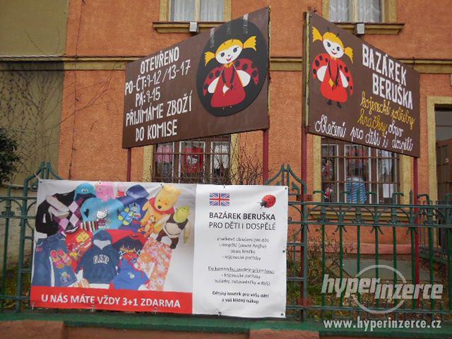 Přenechám zavedený bazárek s dětským a dospělým oblečením - foto 1
