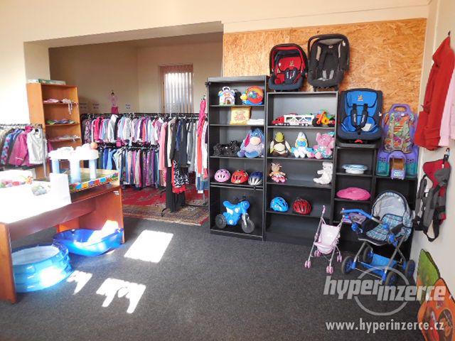 Přenechám zavedený bazárek s dětským a dospělým oblečením - foto 4
