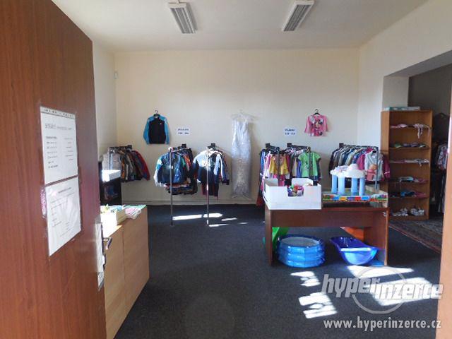 Přenechám zavedený bazárek s dětským a dospělým oblečením - foto 6