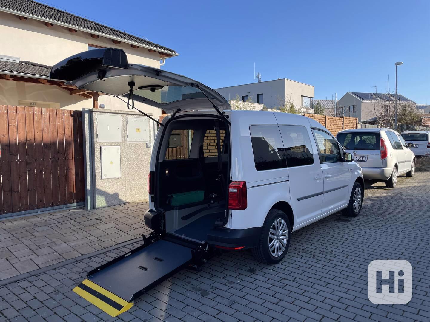 VW Caddy pro převoz vozíčkáře - foto 1