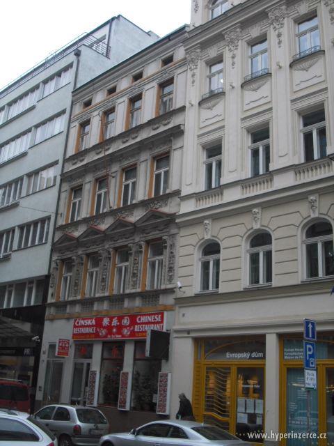 Nabízím k prodeji krásnou garsoniéru 30m2 + 20m2 Jungmanova - foto 1