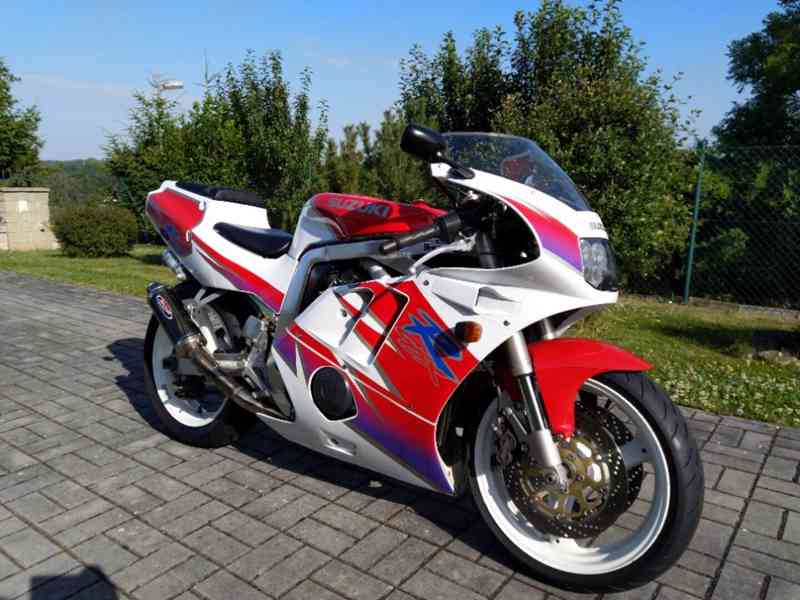 Suzuki GSX-R 400 - foto 2