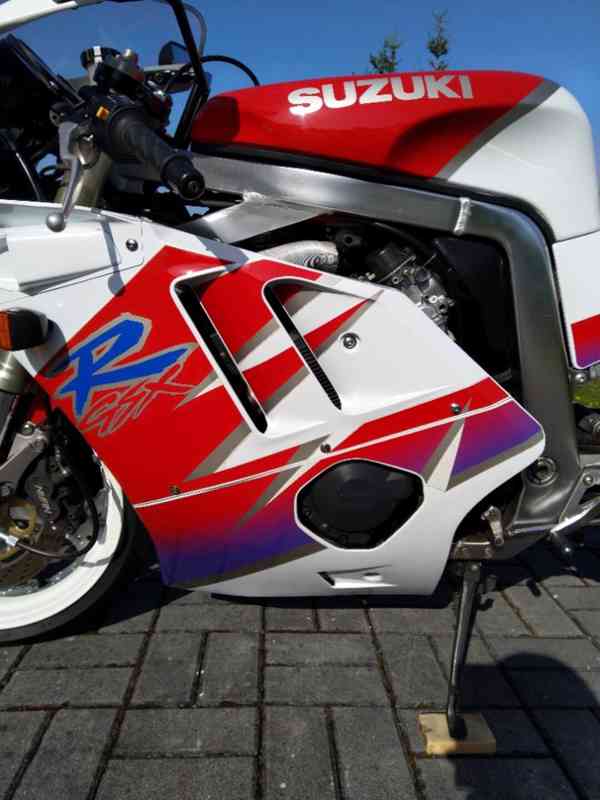 Suzuki GSX-R 400 - foto 10