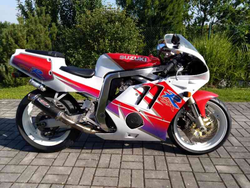 Suzuki GSX-R 400 - foto 3