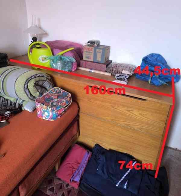 Dvojitý dřevěný peřináč za dvoulůžkovou postel - foto 2