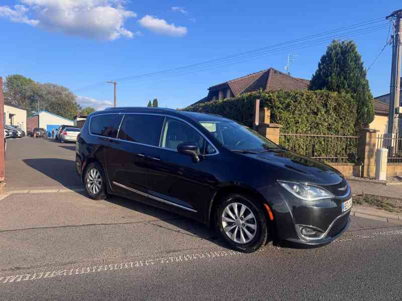 Chrysler Pacifica 3,6 RU Touring L Kůže 2018 DPH - foto 1