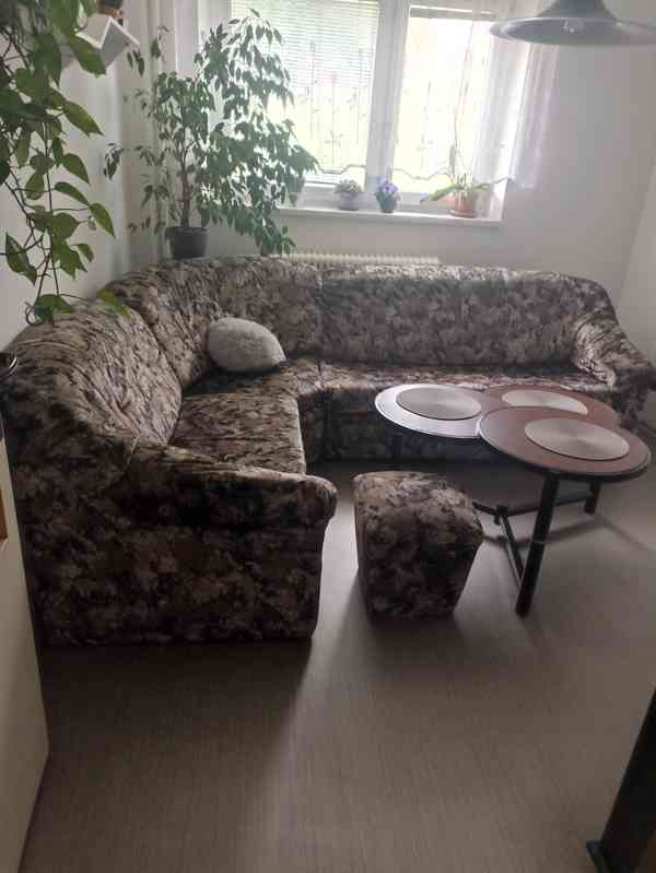 Rohová sedačka rozkládací s taburetem - foto 2