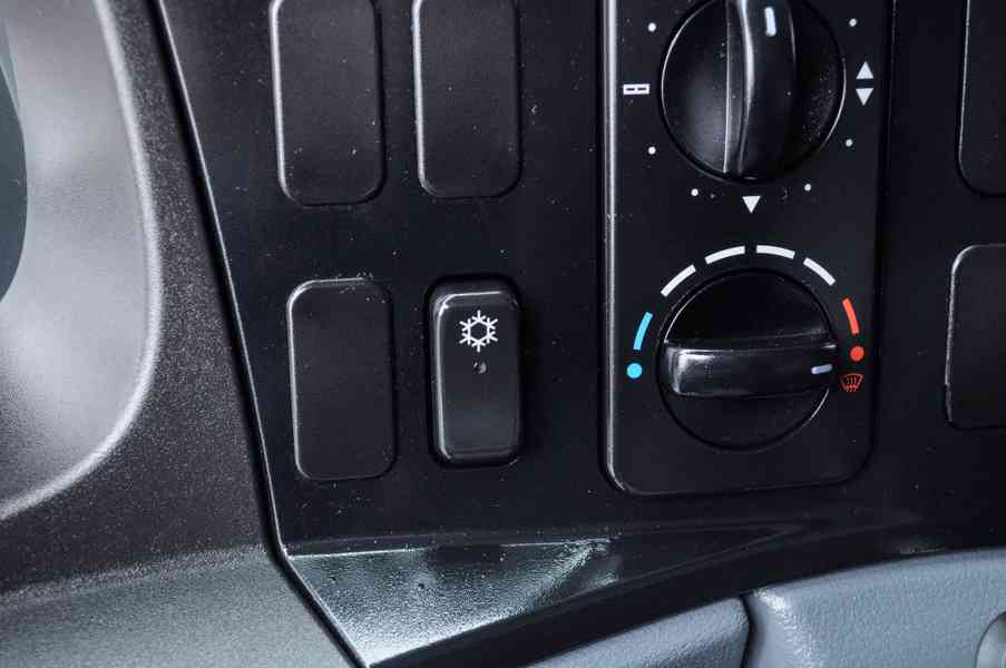 MERCEDES AXOR 1824 - 18T HÁKOVÝ NOSIČ KONTEJNERŮ EU5 - foto 46