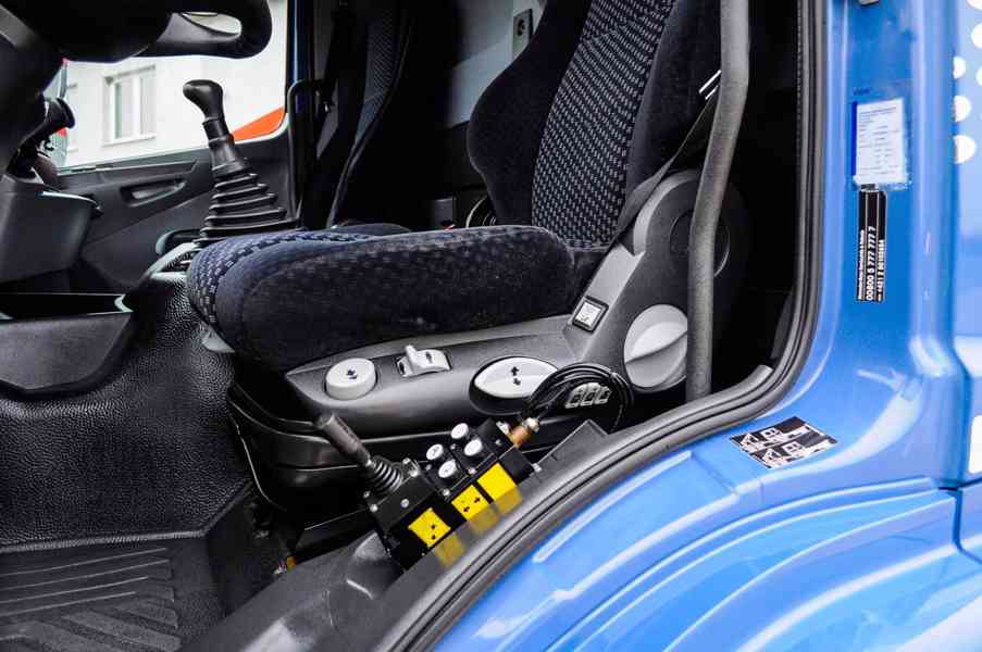 MERCEDES AXOR 1824 - 18T HÁKOVÝ NOSIČ KONTEJNERŮ EU5 - foto 42