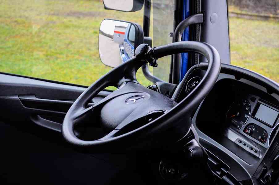 MERCEDES AXOR 1824 - 18T HÁKOVÝ NOSIČ KONTEJNERŮ EU5 - foto 38