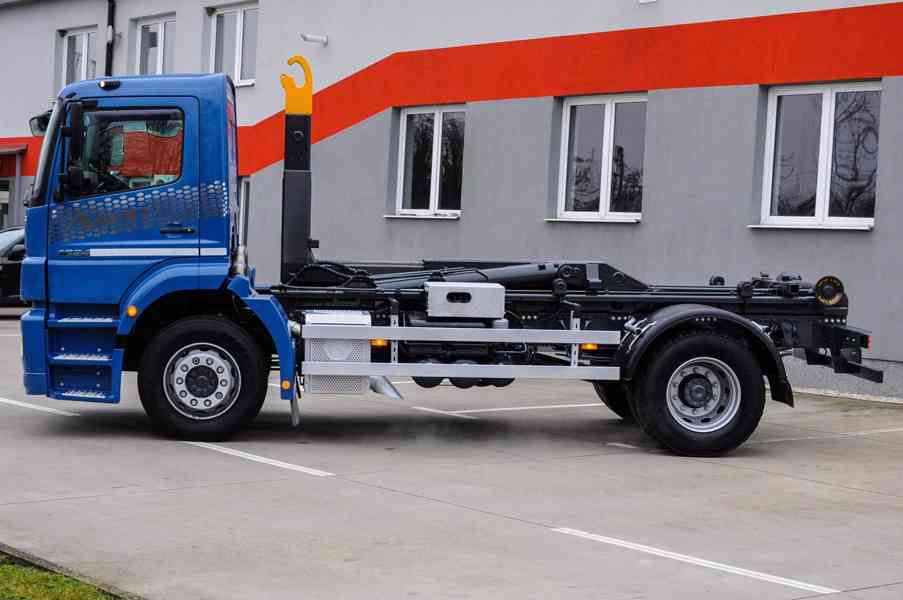 MERCEDES AXOR 1824 - 18T HÁKOVÝ NOSIČ KONTEJNERŮ EU5 - foto 52