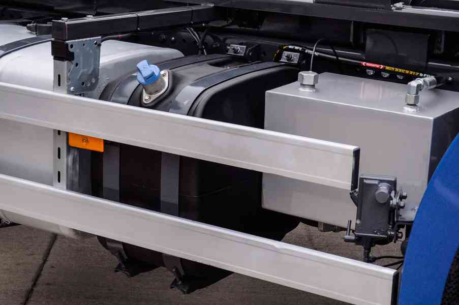 MERCEDES AXOR 1824 - 18T HÁKOVÝ NOSIČ KONTEJNERŮ EU5 - foto 12