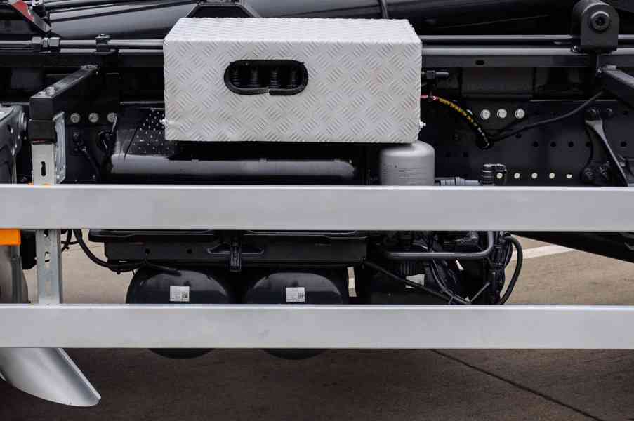 MERCEDES AXOR 1824 - 18T HÁKOVÝ NOSIČ KONTEJNERŮ EU5 - foto 20