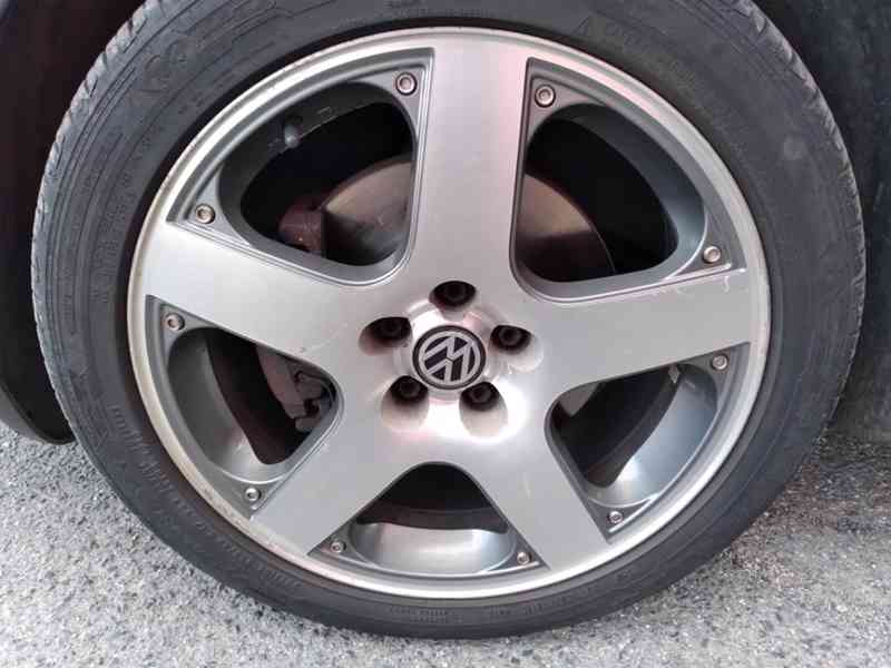 VOLŮKSWAGEN GOLF 1.9 GTI TDI EXCLUSIVE - foto 31