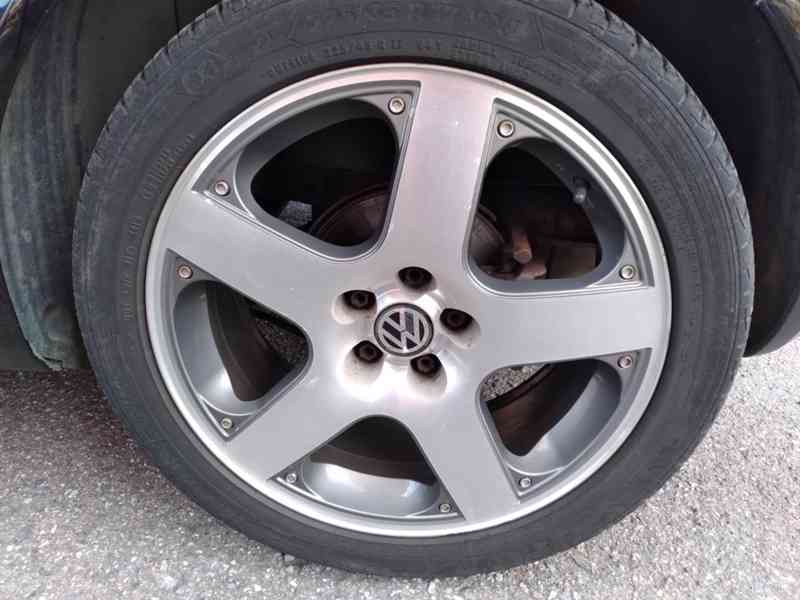 VOLŮKSWAGEN GOLF 1.9 GTI TDI EXCLUSIVE - foto 32