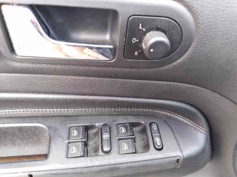 VOLŮKSWAGEN GOLF 1.9 GTI TDI EXCLUSIVE - foto 24