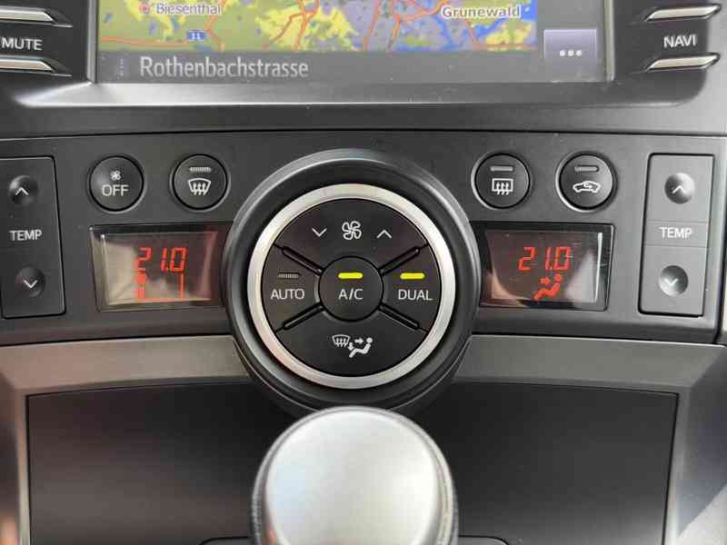 Toyota Verso 1,8i Aut. Life Limited Edition benzín 108kw - foto 14