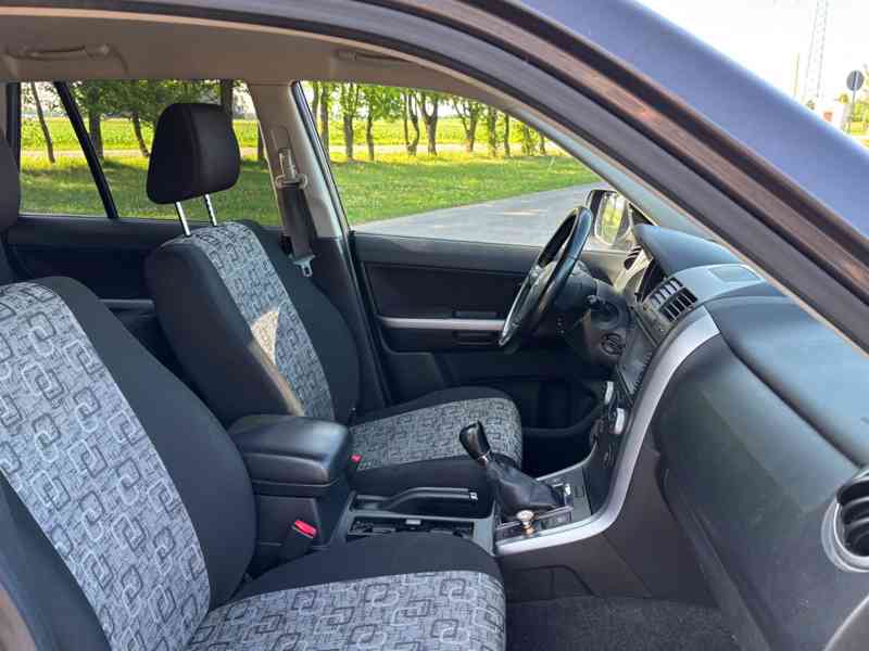 Suzuki Grand Vitara 2.4i Club+ benzín 124kw - foto 14