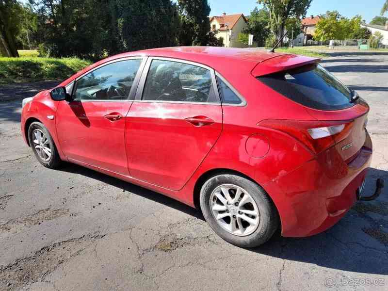 Hyundai i30 1,4   rv. 2015 , STK do 10/2017 - foto 5