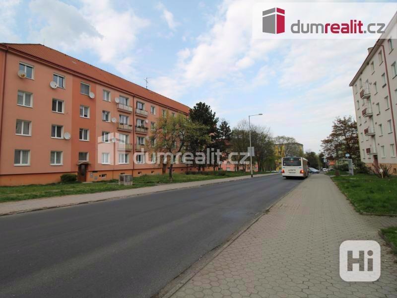 Pěkný slunný byt před rekonstrukcí 2+1 v prvním patře cihlového domu v Sokolově - foto 17