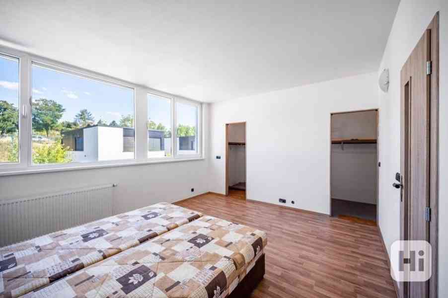 Prodej řadového moderního domu 4+kk (155m2), Praha - Lysolaje - foto 7