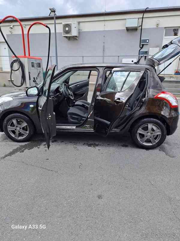 Suzuki Swift 1,2 4/ 2015 - foto 12