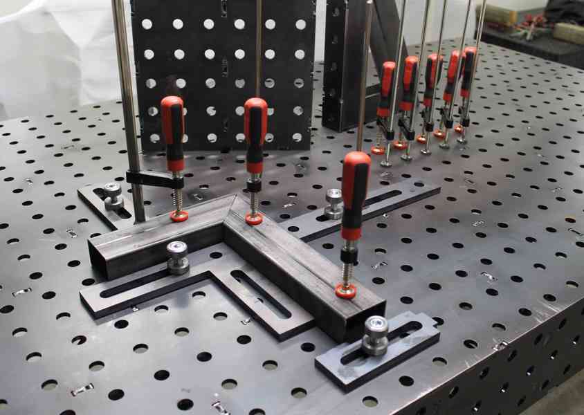 Svářecí svařovací stůl 1750mm x 750mm - foto 7