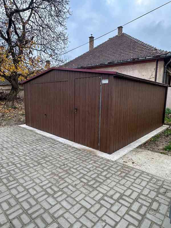 Plechova garáž 5x5m -  výklopná vrata -  dveře - okno TS857 - foto 2