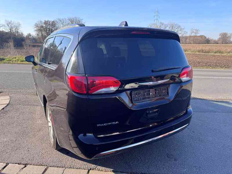 Chrysler Pacifica 3,6 RU 8 míst Kůže 2017 - foto 5