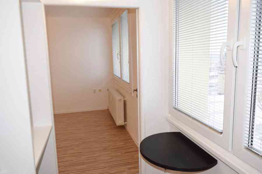 Pronájem bytu 1+kk ve Dvoře Králové nad Labem - foto 2