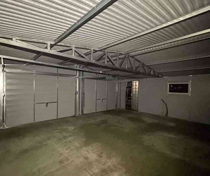 Plechova garáž 6x5,8m 2x výklopná vrata tmavý ořech TS1010 - foto 2