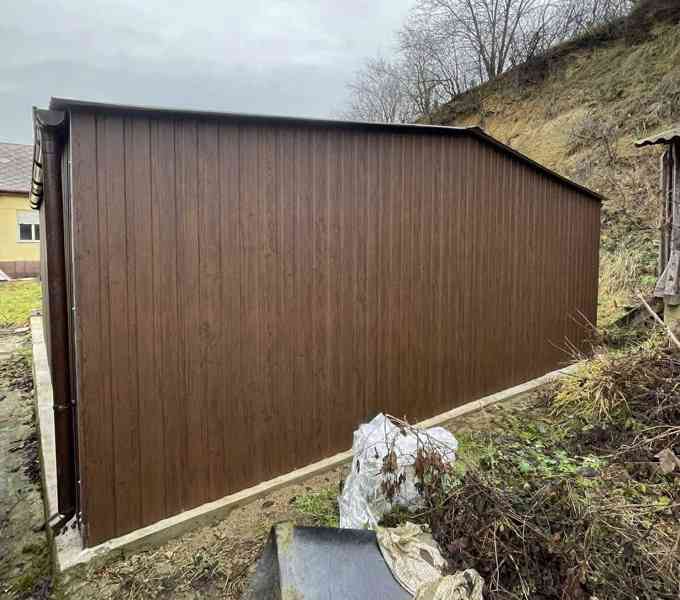 Plechova garáž 6x5,8m 2x výklopná vrata tmavý ořech TS1010 - foto 5