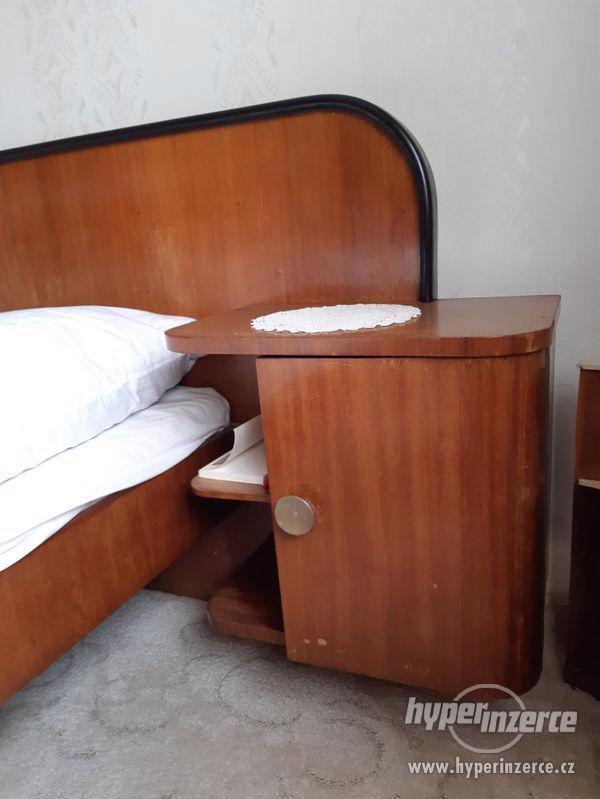 Retro ložnice tmavé dřevo - stylový nábytek z 50. let - foto 2