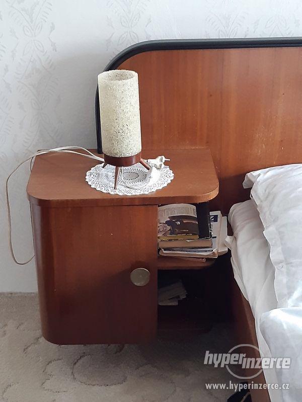 Retro ložnice tmavé dřevo - stylový nábytek z 50. let - foto 4