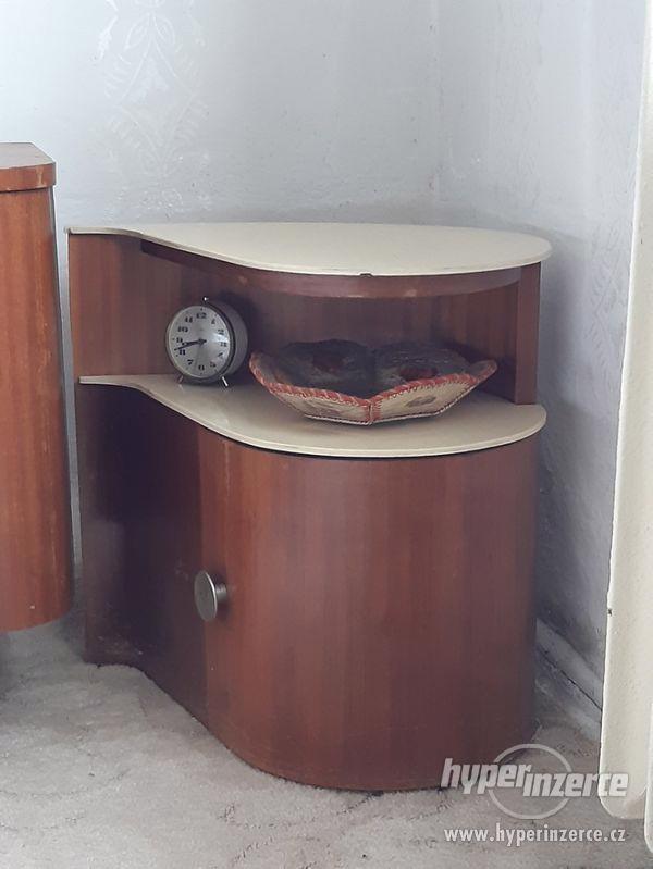 Retro ložnice tmavé dřevo - stylový nábytek z 50. let - foto 5