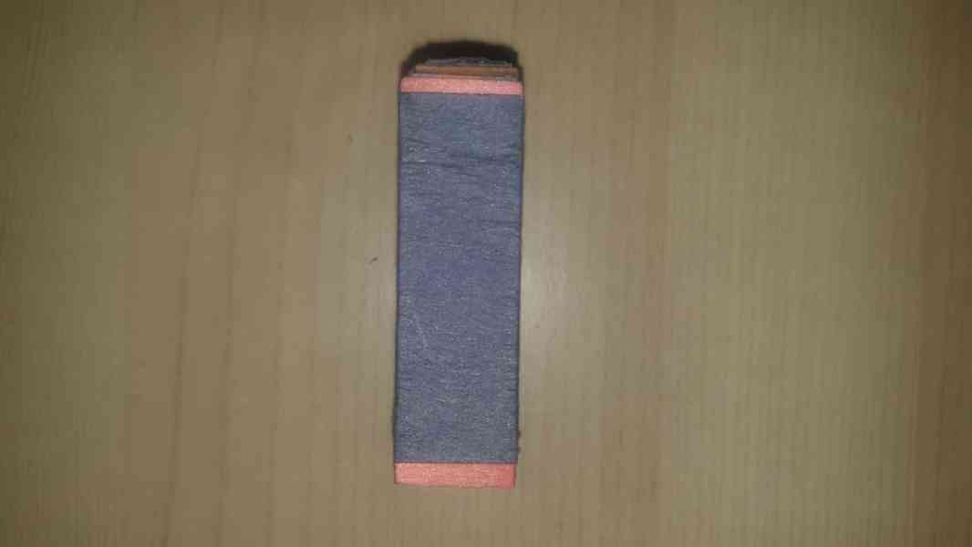 Stará dýhovaná krabička se zápalkami. - foto 2