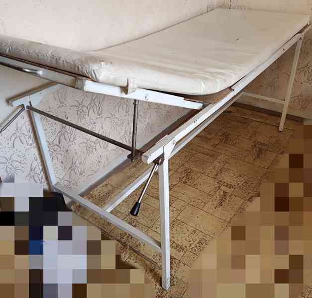 Retro kosmetická židle, retro polohovací lůžko, retro stolky - foto 4