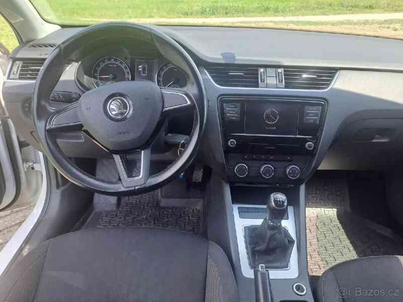 Škoda Octavia 1,6   3 - foto 8