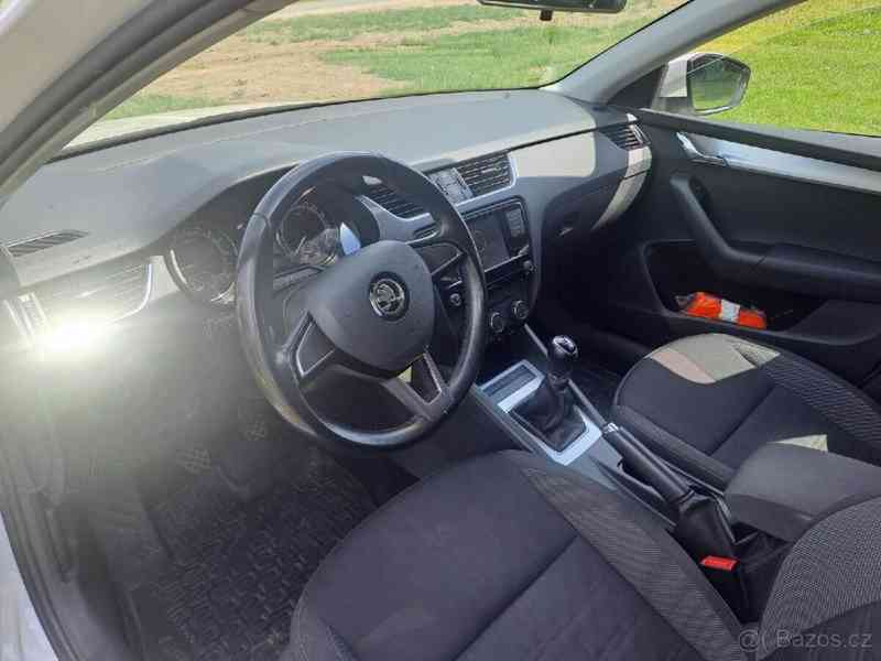 Škoda Octavia 1,6   3 - foto 7