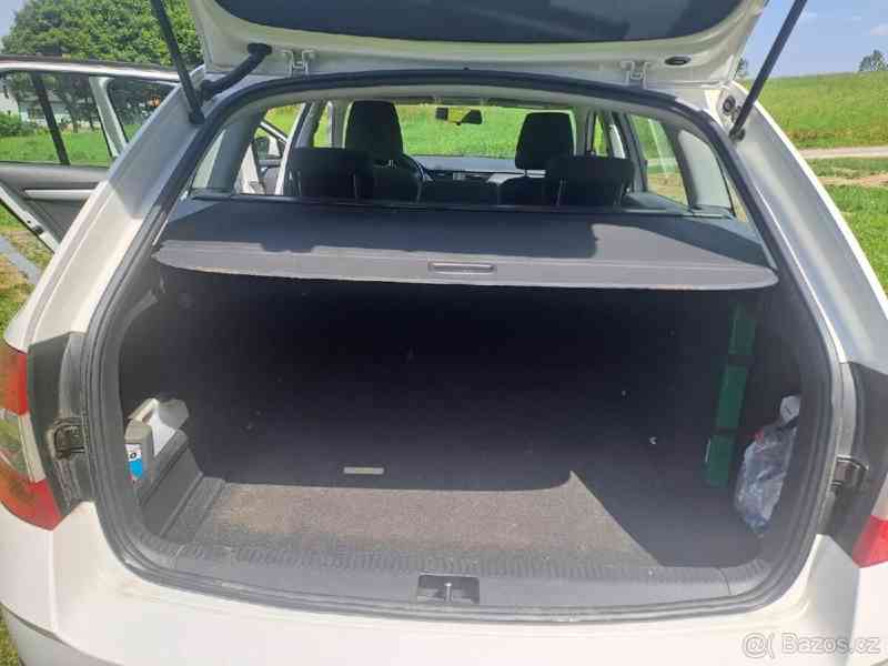 Škoda Octavia 1,6   3 - foto 10