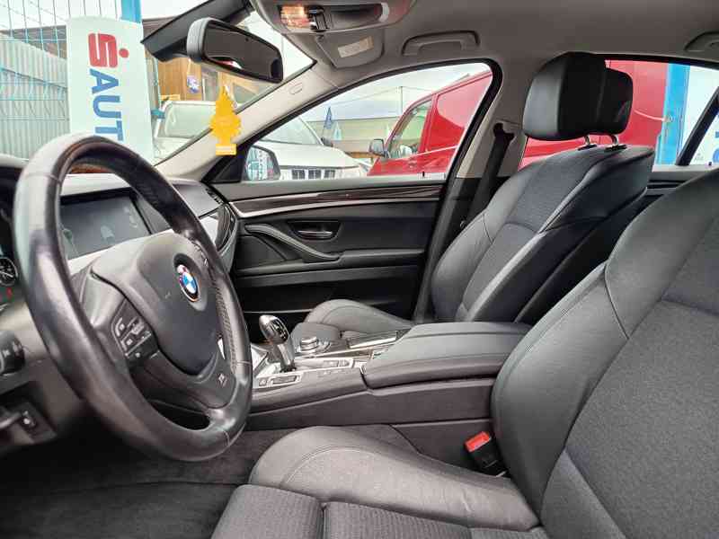BMW 525d xDrive Limousine Webasto ČR  - foto 23